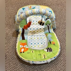 Baby play pillow - tummy time and sit me up